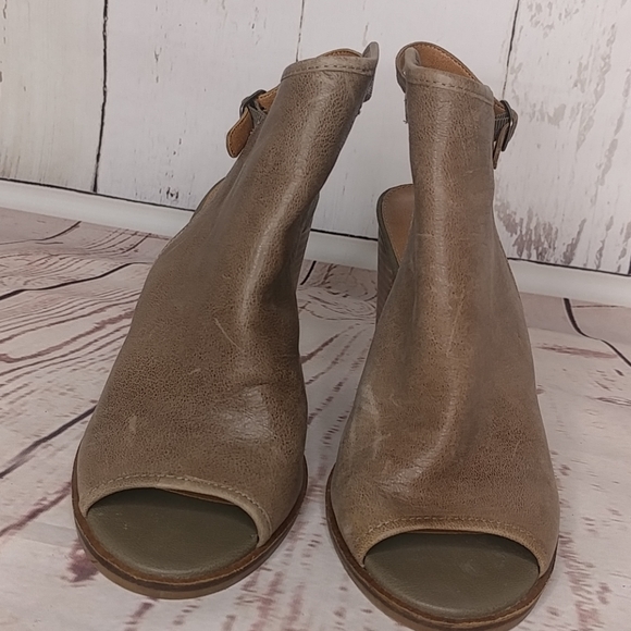 Lucky Brand Peep Toe Sandals - Picture 2 of 6